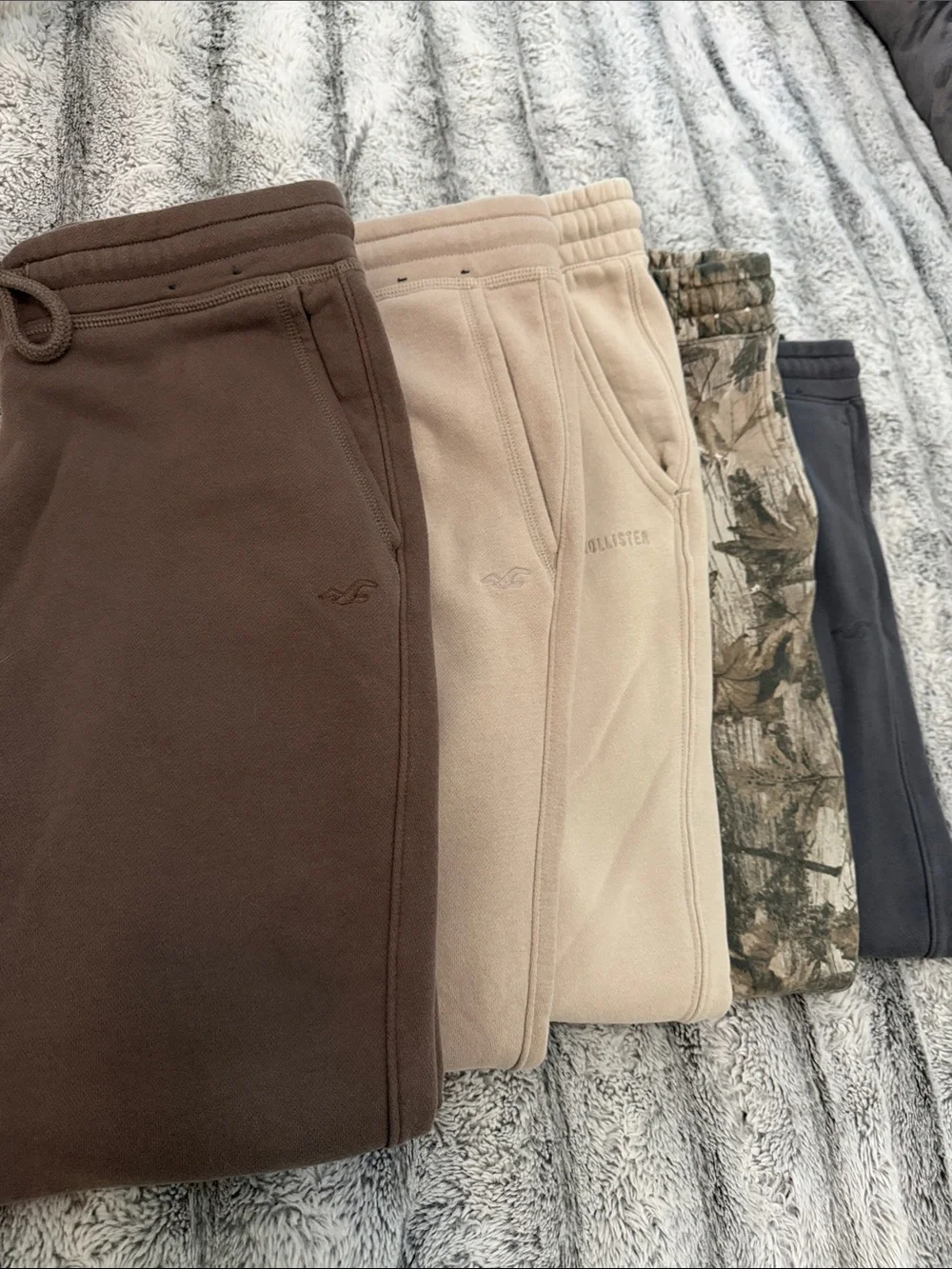 Hollister Men’s Sweatpants Joggers 5-Pair Bundle - Size Medium
